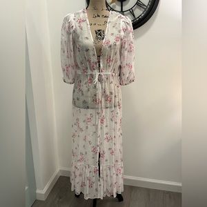 Vince Camuto white floral v-neck, puff sleeve, tie front, ruffle hem kimono nwt